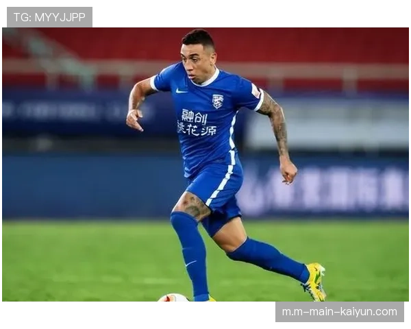 全北现代边后卫套边助攻频繁 弱侧转移制造传中机会